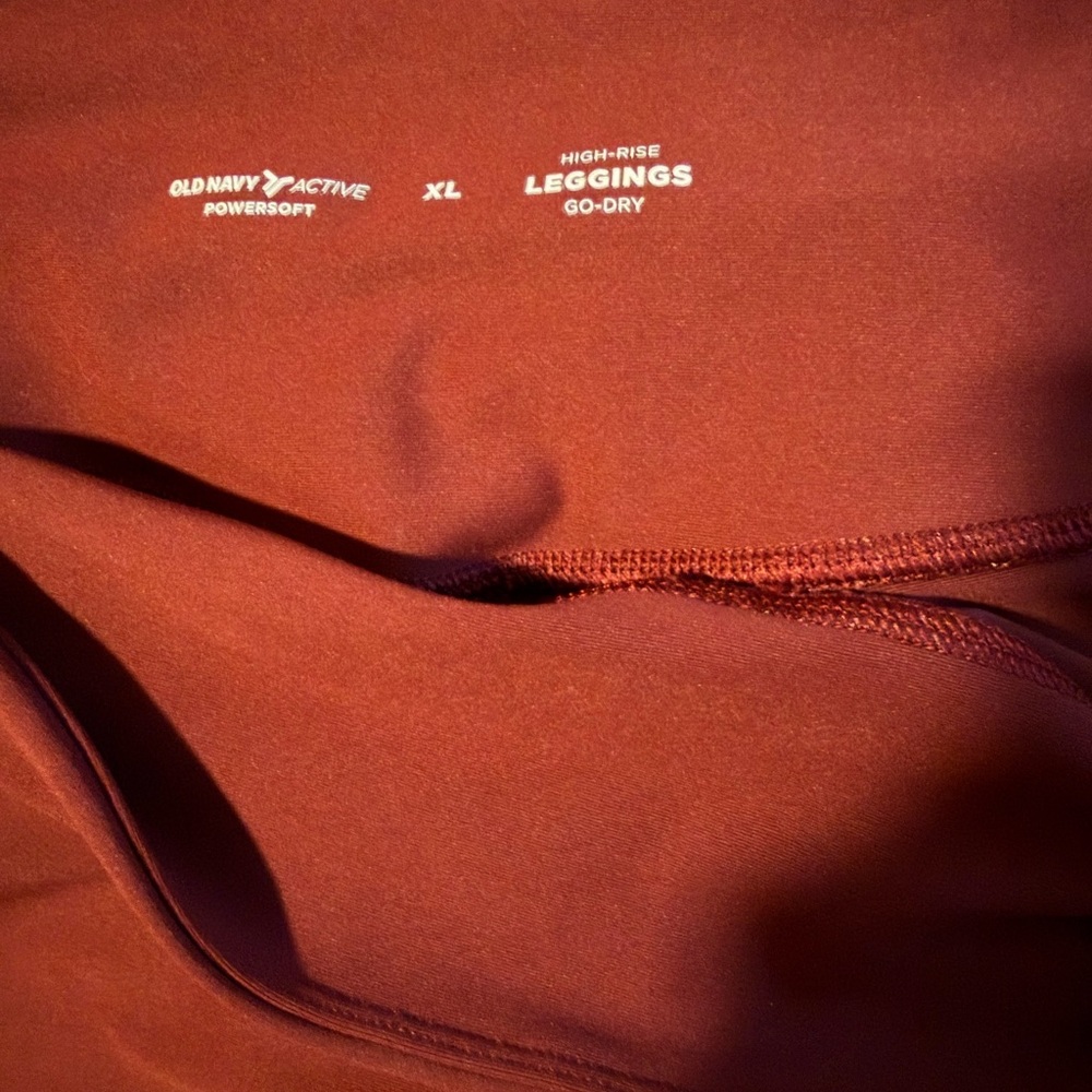 Old Navy Active Powersoft Leggings in Deep Red
